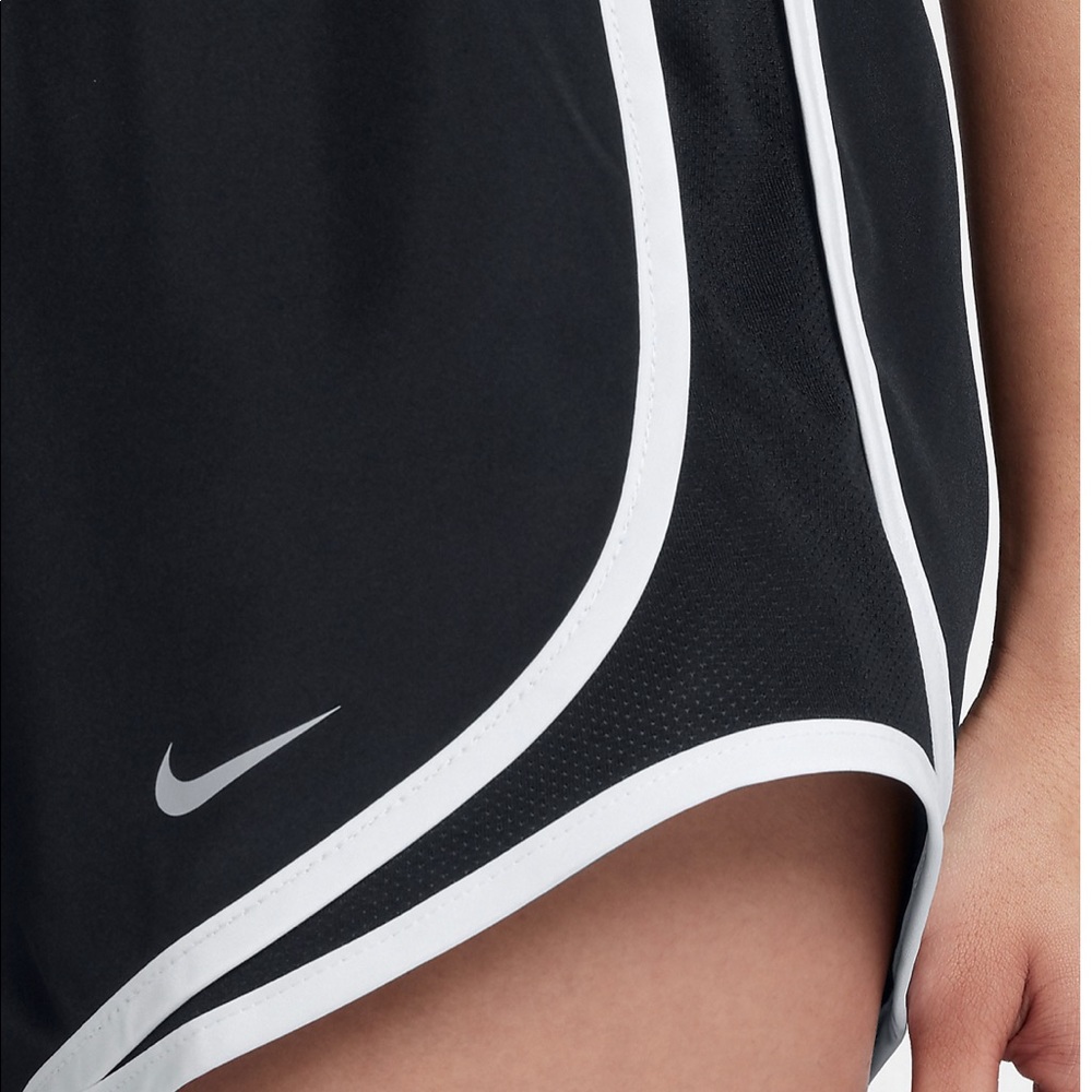 Women’s Nike Tempo Running Shorts in Black - Picture 3 of 6